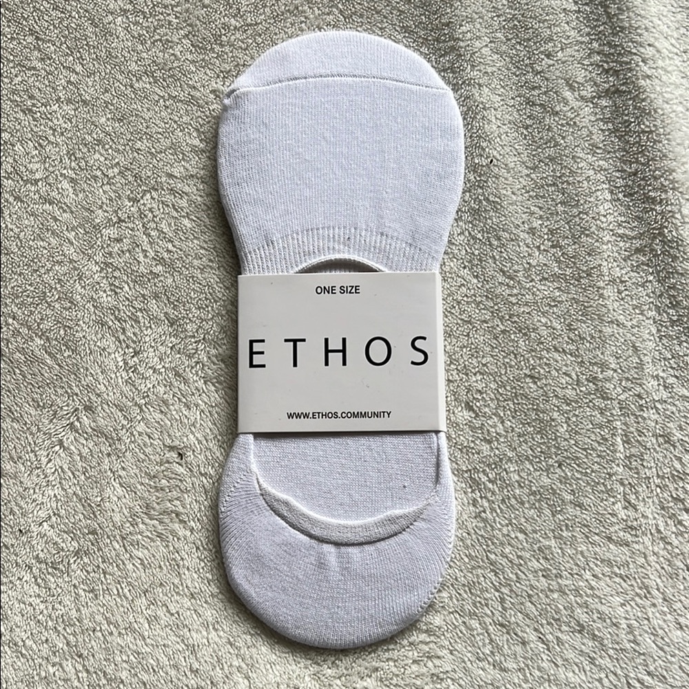 White No-Show Socks